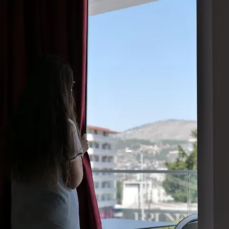 Lumi Hotel *