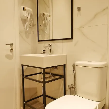 Lumi 酒店 Sarandë