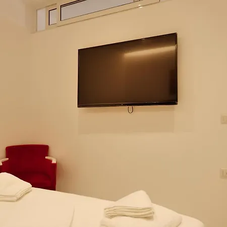 Lumi 酒店 Sarandë