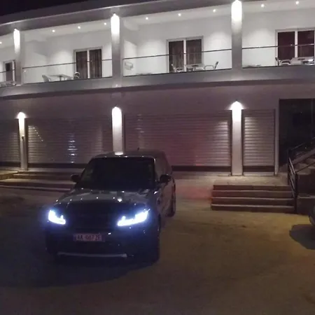 Lumi 酒店 Sarandë