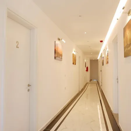 Lumi 酒店 Sarandë